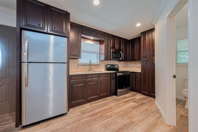 371 County Road 5015, Cleveland, TX 77327