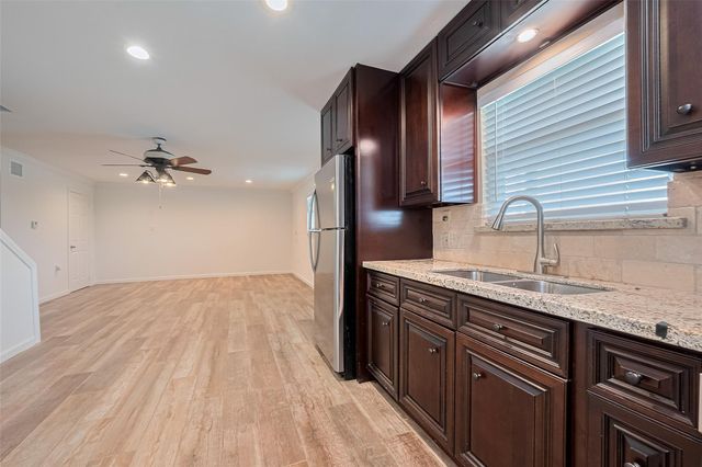 371 County Road 5015, Cleveland, TX 77327