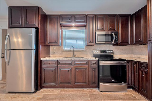 371 County Road 5015, Cleveland, TX 77327