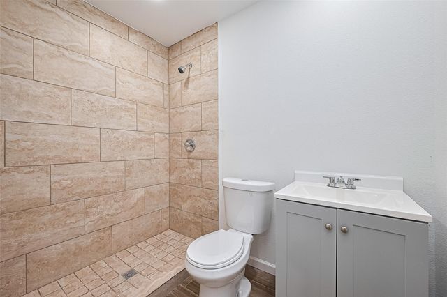 371 County Road 5015, Cleveland, TX 77327