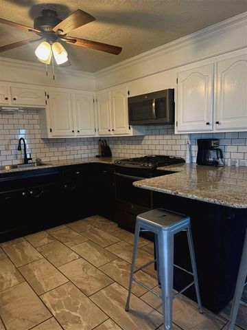 10443 NW Chibitty Rd, Lawton, OK 73507