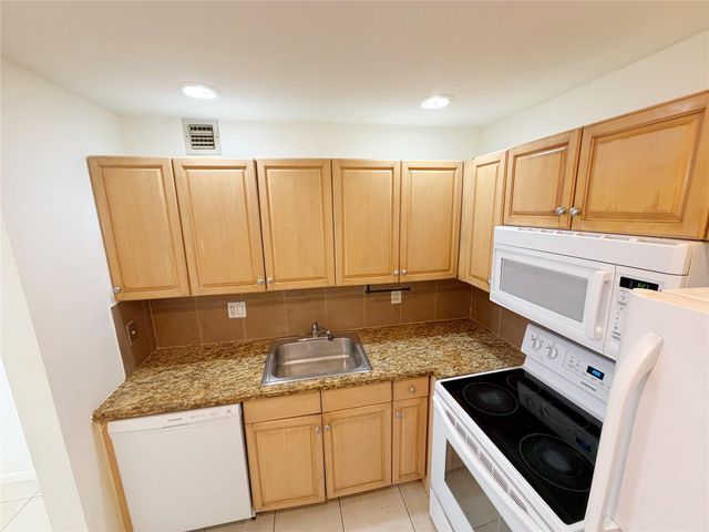 640 NW 13th St 26, Boca Raton, FL 33486