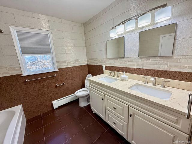 4 Curran Court, Pomona, NY 10970