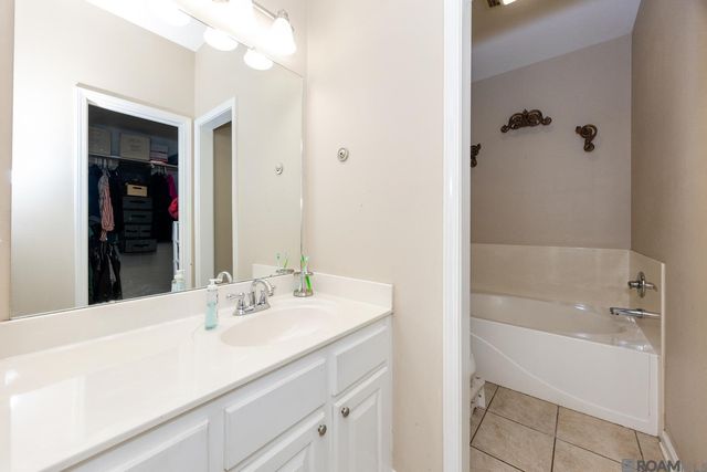 13642 Hope Haven Dr, Walker, LA 70785