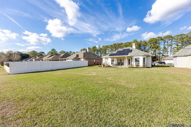 13642 Hope Haven Dr, Walker, LA 70785