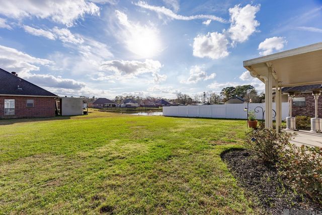 13642 Hope Haven Dr, Walker, LA 70785