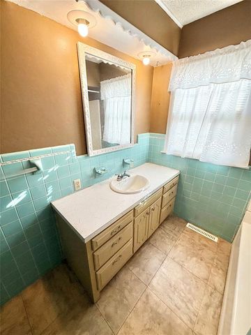 406 N Washington Street, Hobart, OK 73651