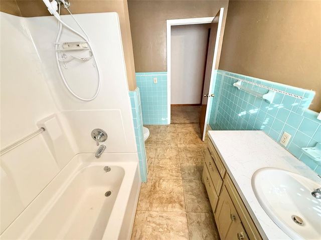 406 N Washington Street, Hobart, OK 73651