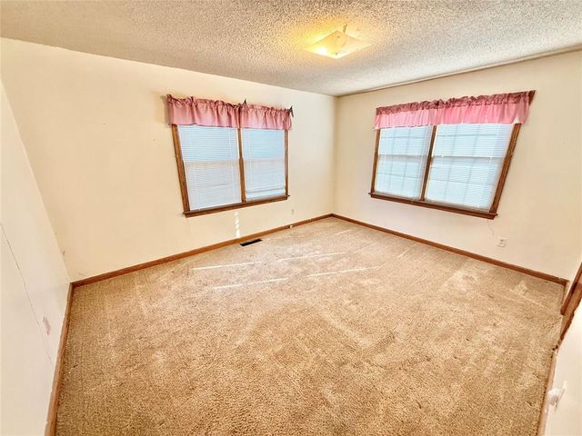 406 N Washington Street, Hobart, OK 73651