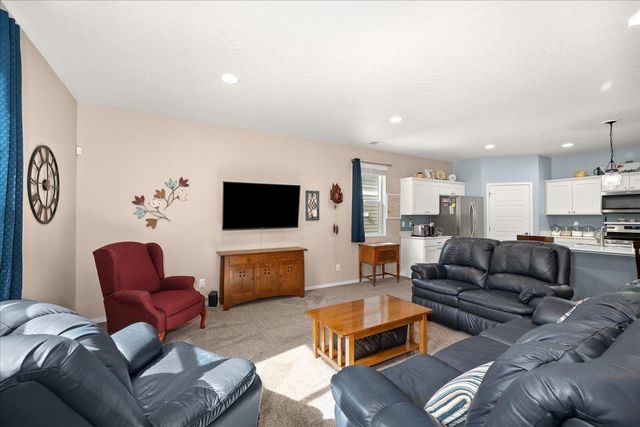 1208 E Silver Pine Rd, Colbert, WA 99005