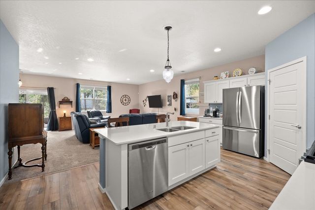 1208 E Silver Pine Rd, Colbert, WA 99005