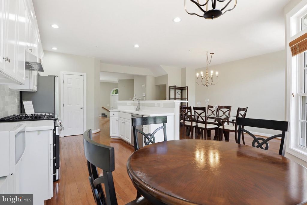 Image 12 of property listing at 218 PAINTED POST LN, Gaithersburg, MD 20878