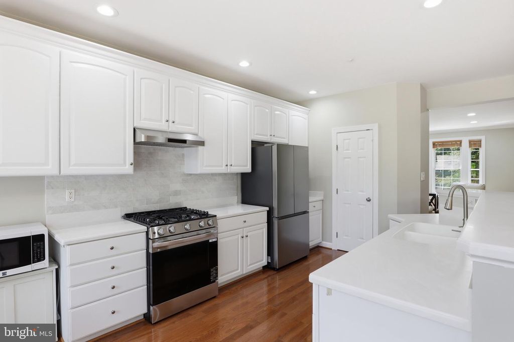 Image 13 of property listing at 218 PAINTED POST LN, Gaithersburg, MD 20878