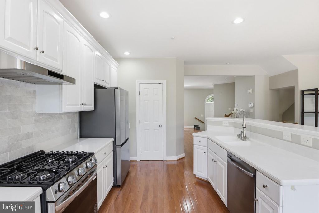 Image 14 of property listing at 218 PAINTED POST LN, Gaithersburg, MD 20878