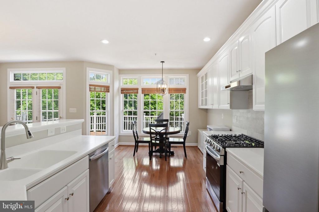 Image 15 of property listing at 218 PAINTED POST LN, Gaithersburg, MD 20878