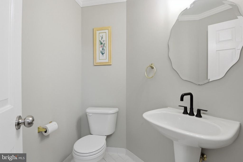 Image 16 of property listing at 218 PAINTED POST LN, Gaithersburg, MD 20878