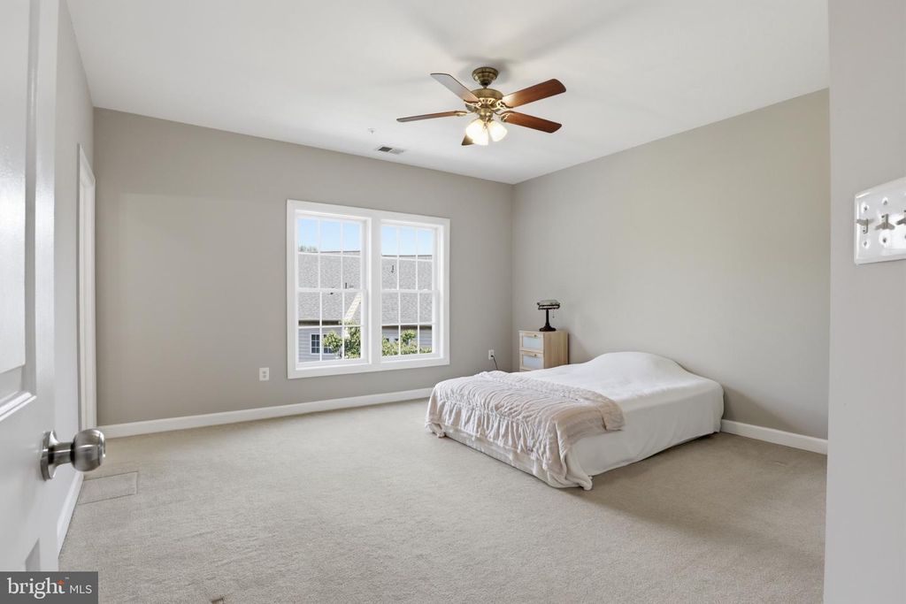 Image 17 of property listing at 218 PAINTED POST LN, Gaithersburg, MD 20878