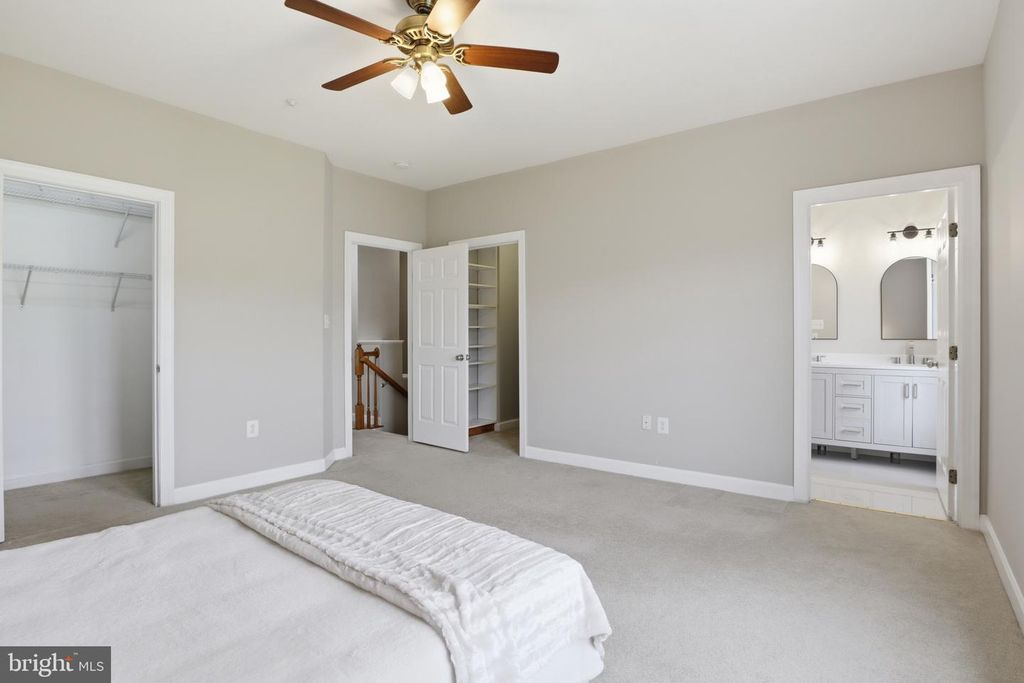Image 18 of property listing at 218 PAINTED POST LN, Gaithersburg, MD 20878