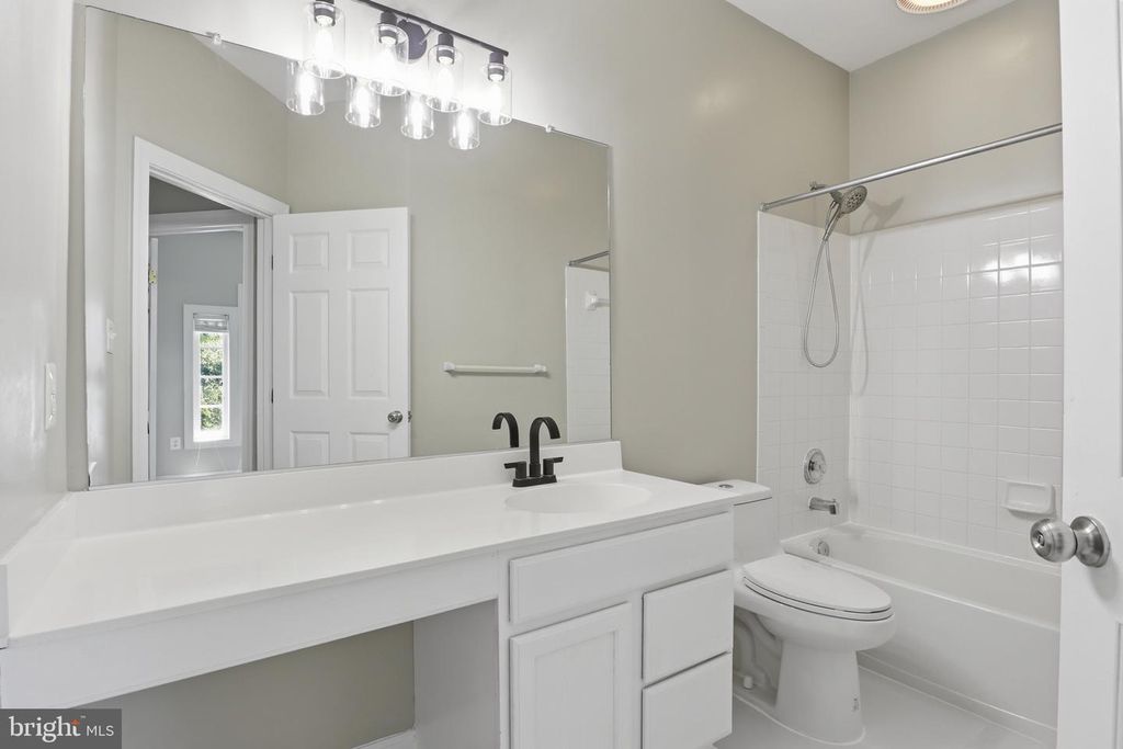 Image 20 of property listing at 218 PAINTED POST LN, Gaithersburg, MD 20878