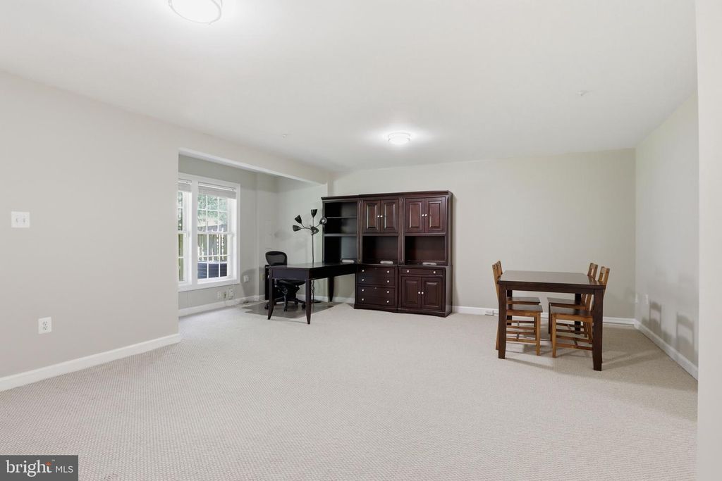 Image 22 of property listing at 218 PAINTED POST LN, Gaithersburg, MD 20878
