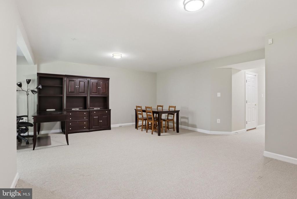 Image 23 of property listing at 218 PAINTED POST LN, Gaithersburg, MD 20878