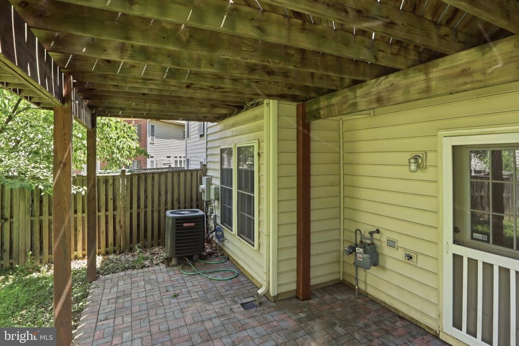 Image 24 of property listing at 218 PAINTED POST LN, Gaithersburg, MD 20878