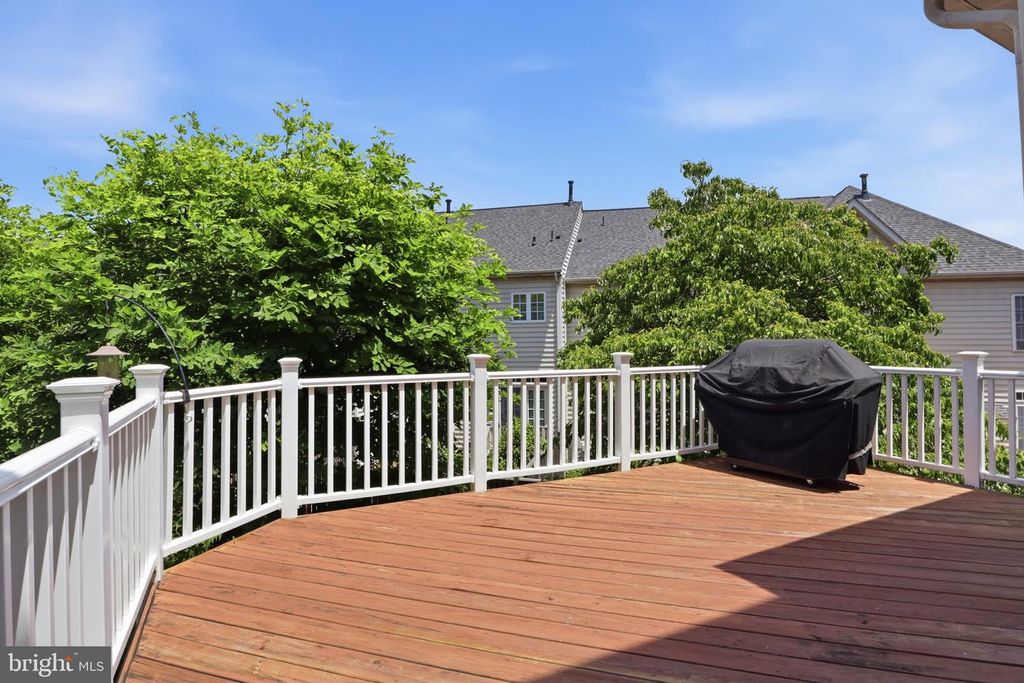 Image 26 of property listing at 218 PAINTED POST LN, Gaithersburg, MD 20878