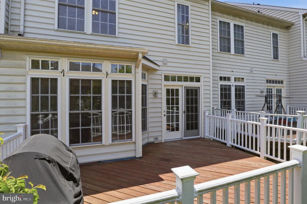 Image 27 of property listing at 218 PAINTED POST LN, Gaithersburg, MD 20878
