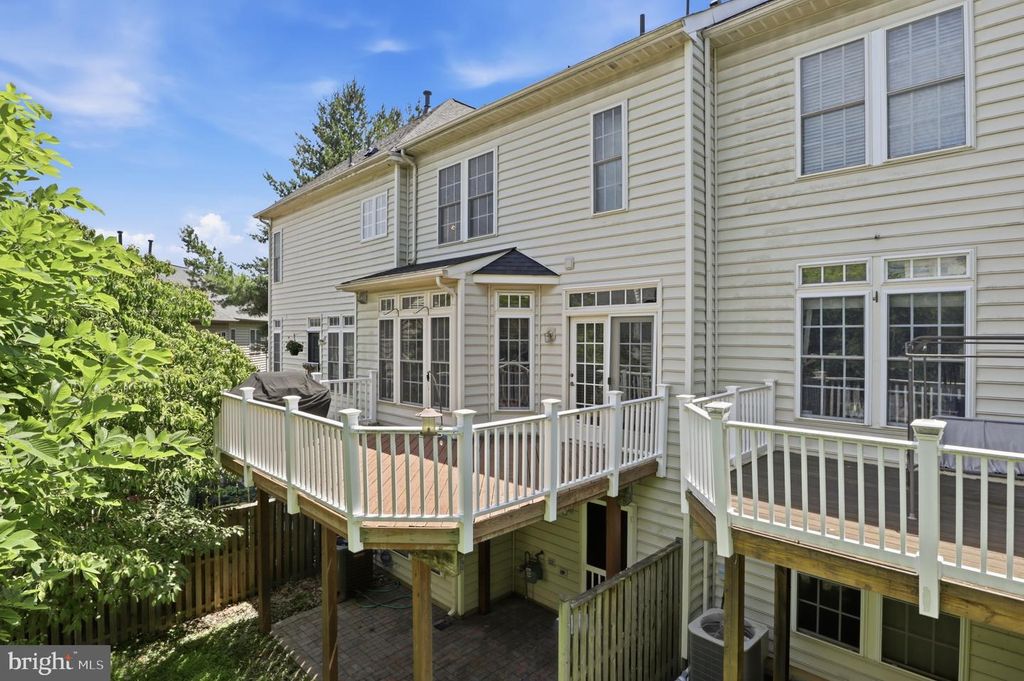 Image 28 of property listing at 218 PAINTED POST LN, Gaithersburg, MD 20878