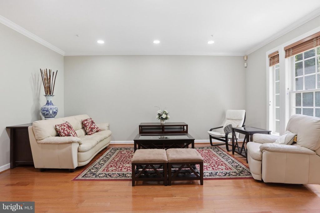Image 6 of property listing at 218 PAINTED POST LN, Gaithersburg, MD 20878