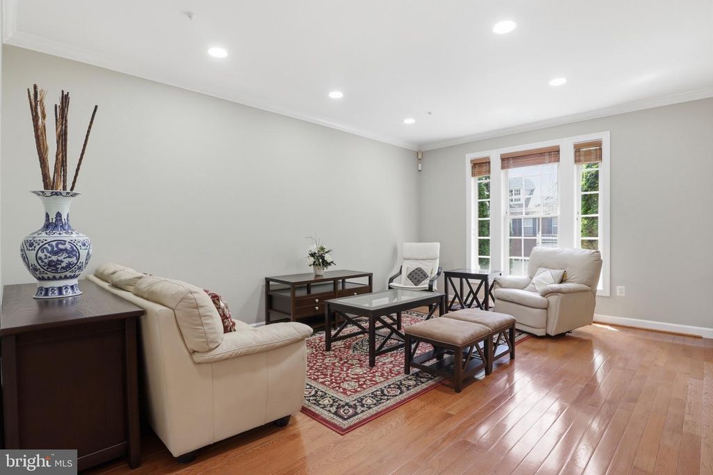 Image 7 of property listing at 218 PAINTED POST LN, Gaithersburg, MD 20878