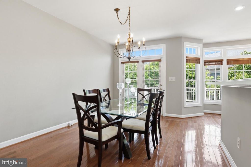 Image 8 of property listing at 218 PAINTED POST LN, Gaithersburg, MD 20878