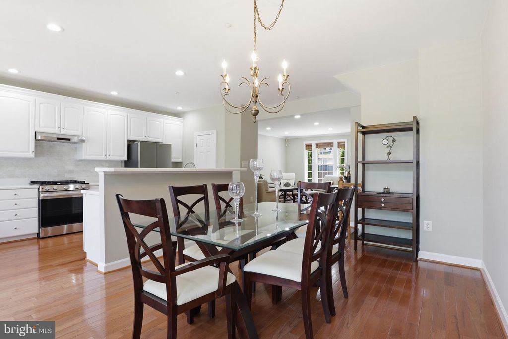 Image 9 of property listing at 218 PAINTED POST LN, Gaithersburg, MD 20878