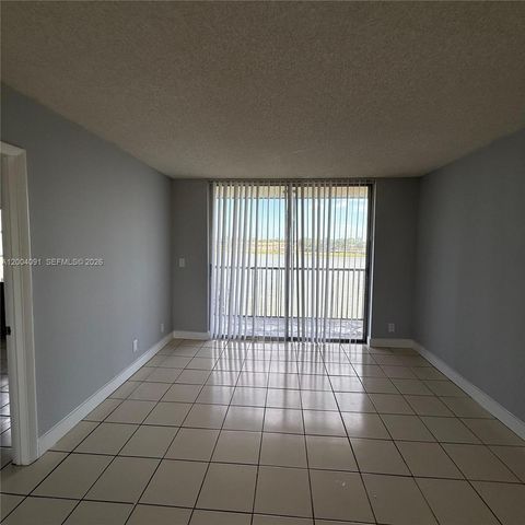 8710 N SHERMAN CR 305, Miramar, FL 33025