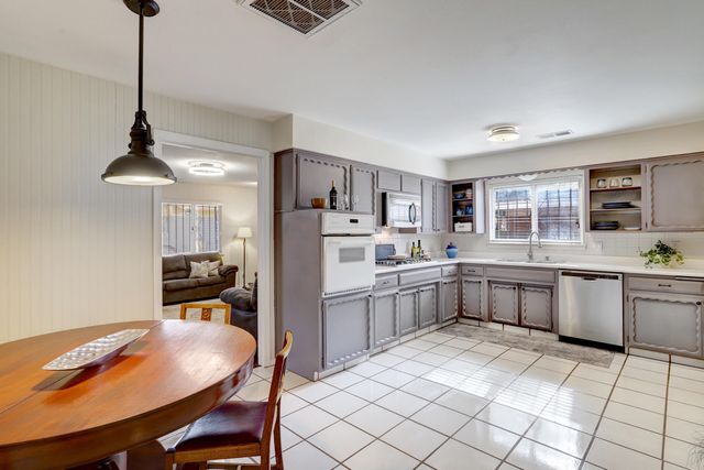 2900 Indiana Street NE, Albuquerque, NM 87110