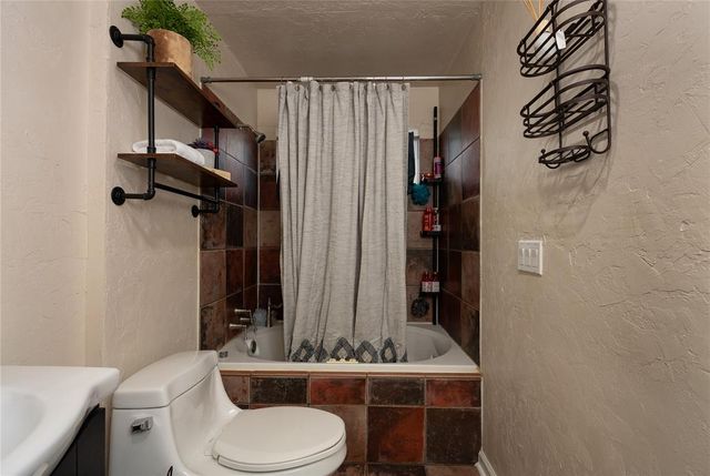 1029 NW 10th Street, Moore, OK 73160