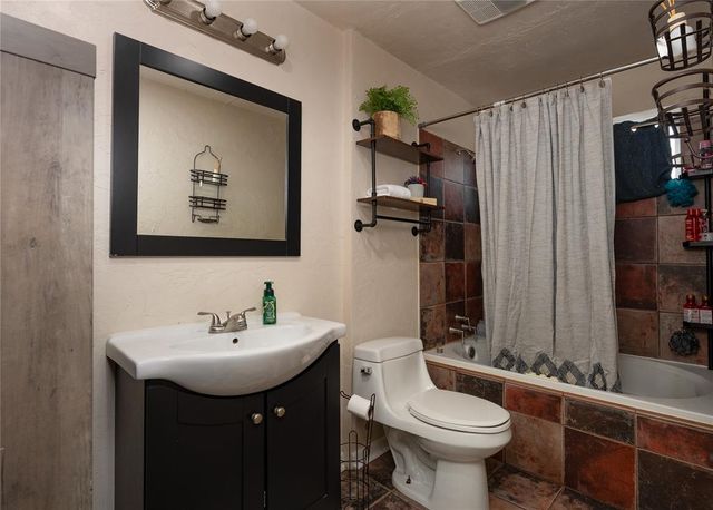 1029 NW 10th Street, Moore, OK 73160