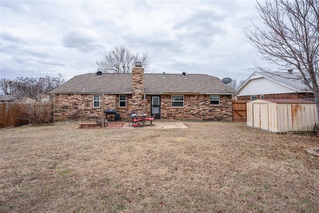 1029 NW 10th Street, Moore, OK 73160