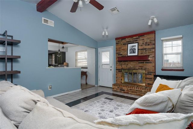 1029 NW 10th Street, Moore, OK 73160