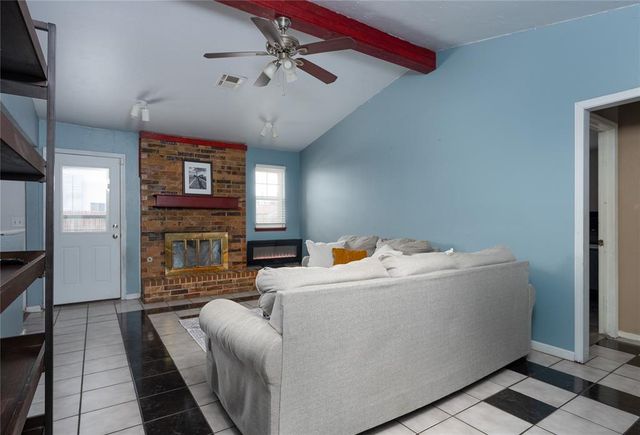 1029 NW 10th Street, Moore, OK 73160