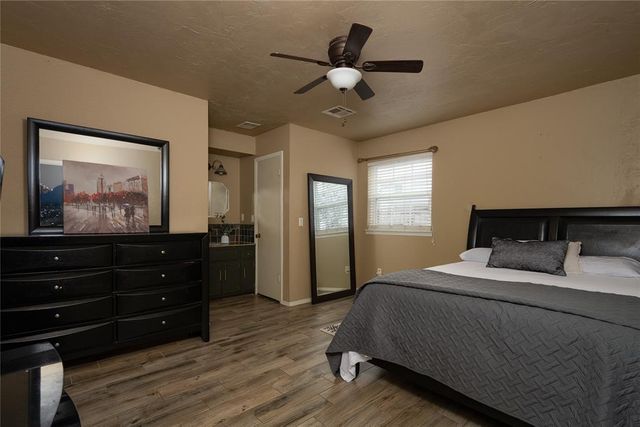 1029 NW 10th Street, Moore, OK 73160