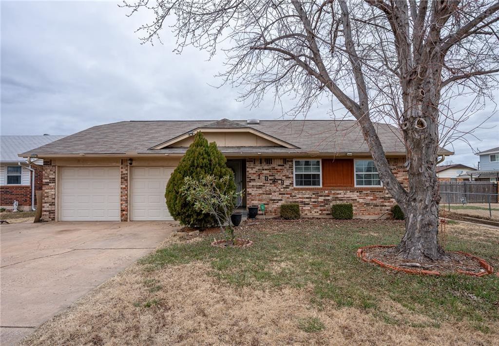 1029 NW 10th Street, Moore, OK 73160