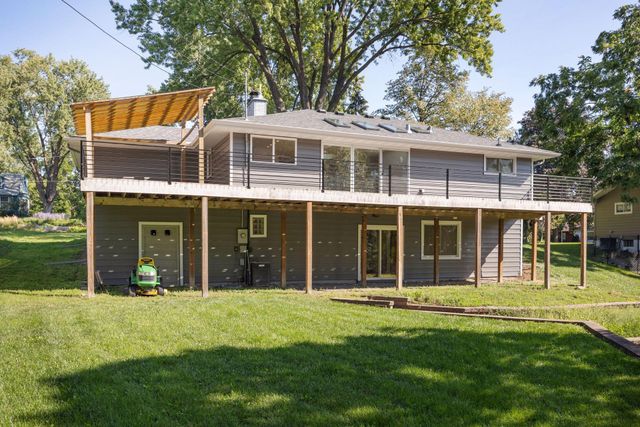 10003 Crestridge Drive, Minnetonka, MN 55305