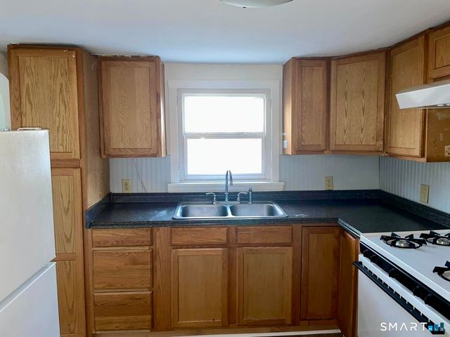 176 South Main Street, Putnam, CT 06260