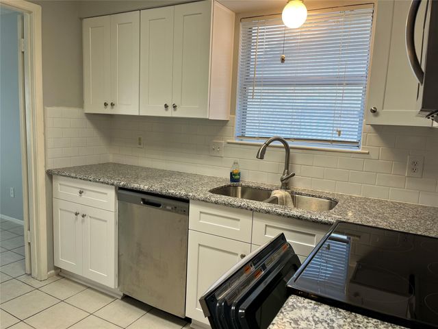 402 Oak Harbor Drive, Houston, TX 77062