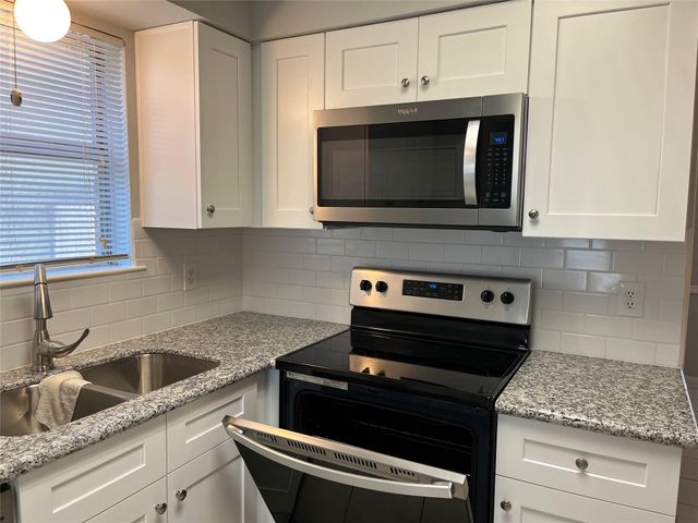 402 Oak Harbor Drive, Houston, TX 77062