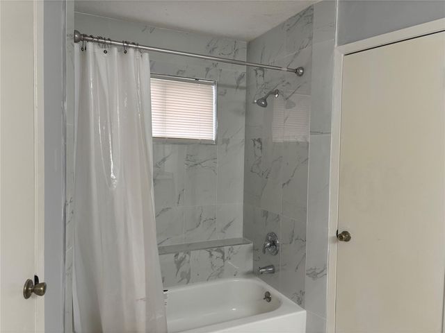 402 Oak Harbor Drive, Houston, TX 77062