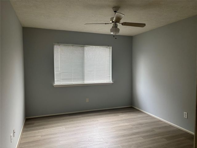 402 Oak Harbor Drive, Houston, TX 77062