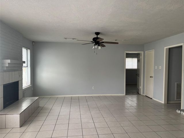 402 Oak Harbor Drive, Houston, TX 77062