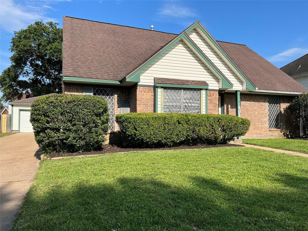 402 Oak Harbor Drive, Houston, TX 77062